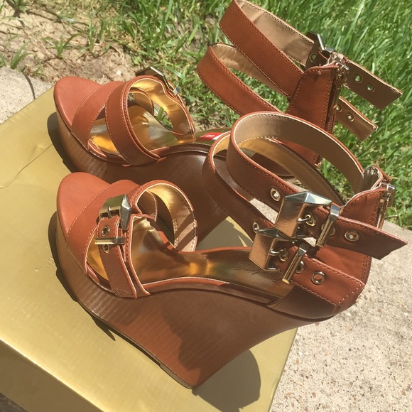 Classy light brown wedges. - Picture 4 of 5